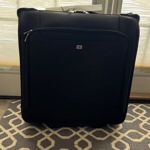 Swiss army victorinox deluxe garment mobilizer NWT